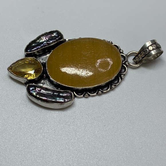 Beautiful Sterling & Yellow Lace Agate with Biwa Pearls Pendant - Picture 7 of 11